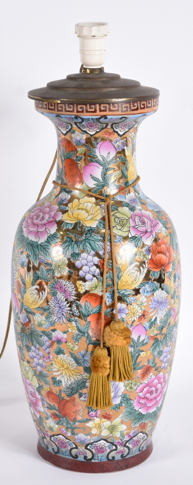 Abatjour de porcelana oriental com flores em policromia e cúpula de... - foto 2 de 4