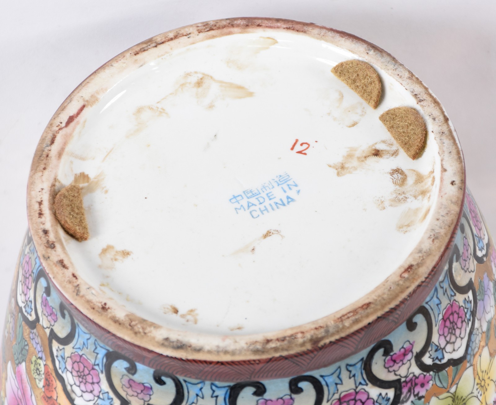 Abatjour de porcelana oriental com flores em policromia e cúpula de... - foto 4 de 4
