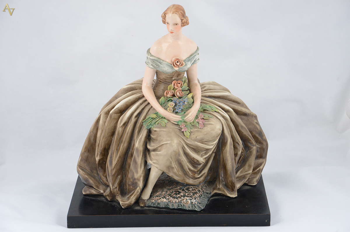 Boneca de porcelana italiana policromada, assinada. Altura total 36... - foto 1 de 3