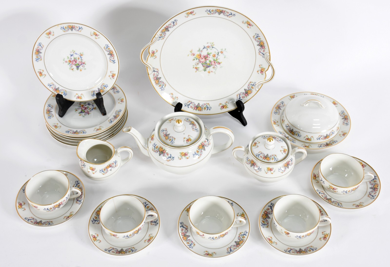 Aparelho de chá de porcelana francesa Limoges composto de: Cinco... - foto 2 de 7