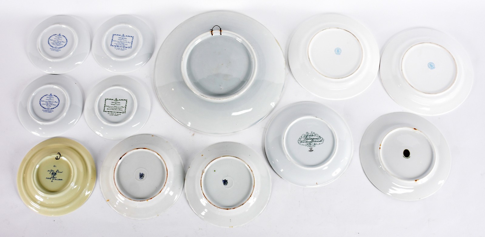 Diversos pratos decorativos de porcelana; sendo 4 portugueses Vista... - foto 4 de 6