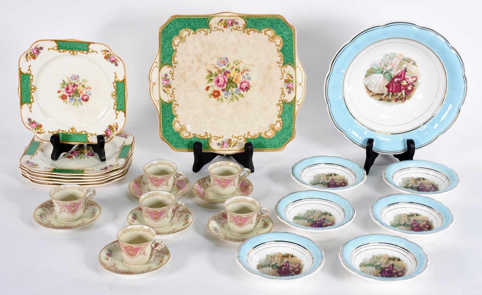 Diversas peças, sendo: Seis xícaras de porcelana francesa de Limoges... - foto 1 de 8