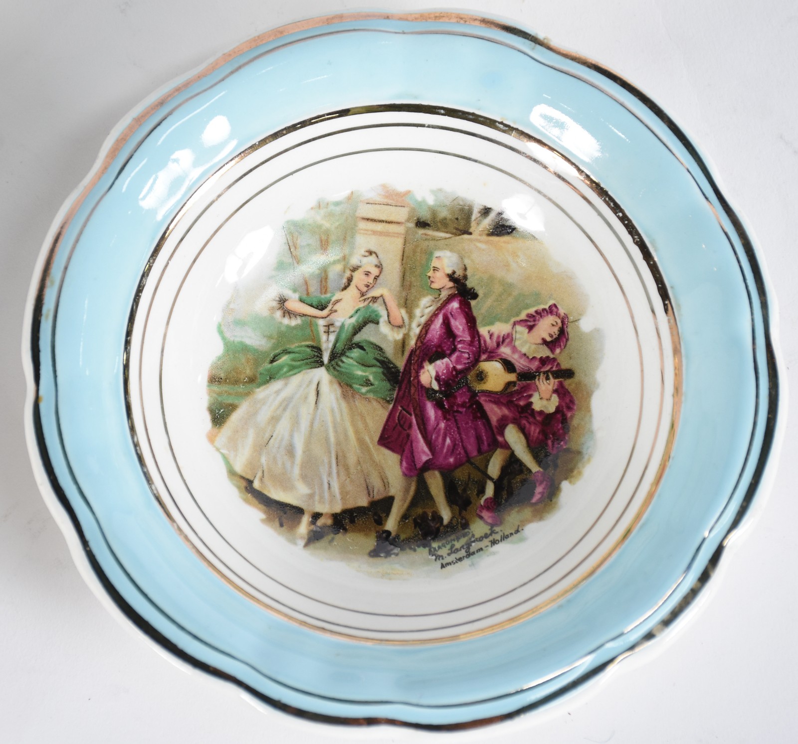 Diversas peças, sendo: Seis xícaras de porcelana francesa de Limoges... - foto 2 de 8