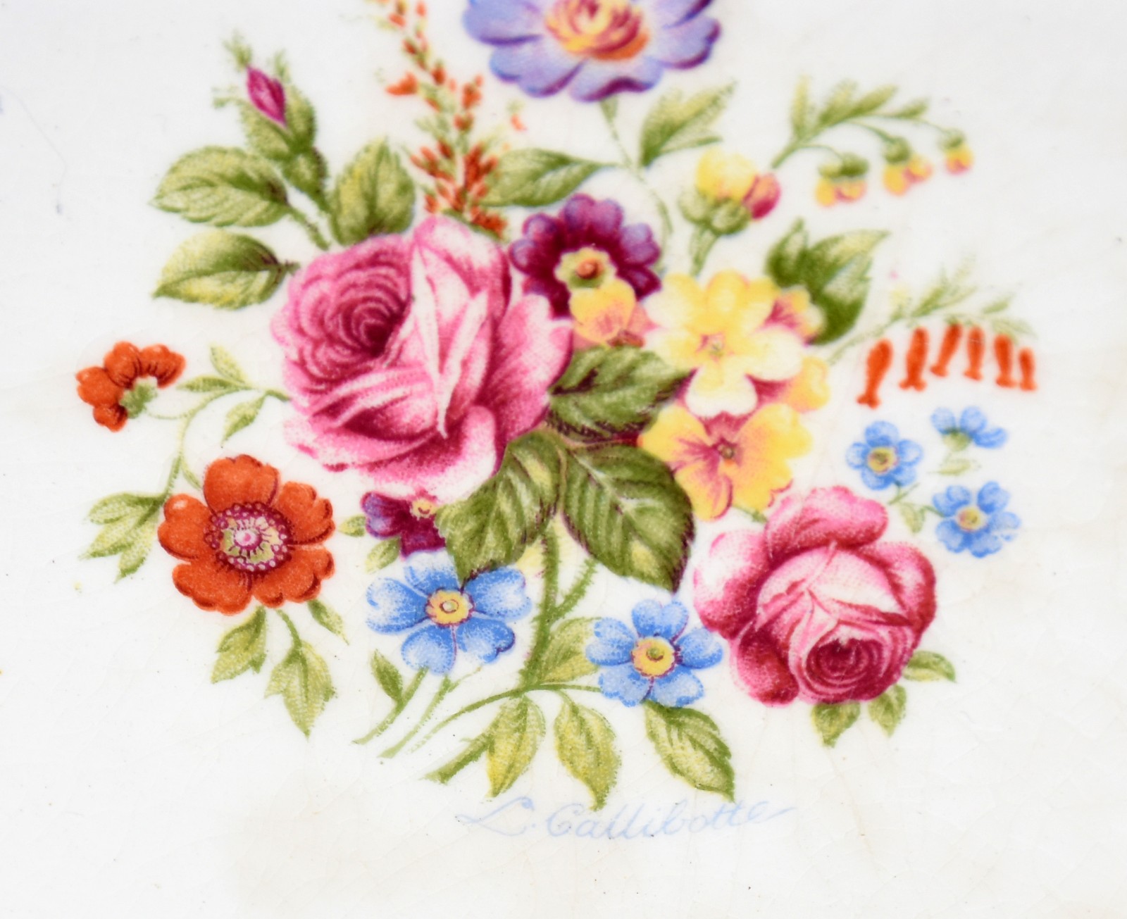 Diversas peças, sendo: Seis xícaras de porcelana francesa de Limoges... - foto 4 de 8