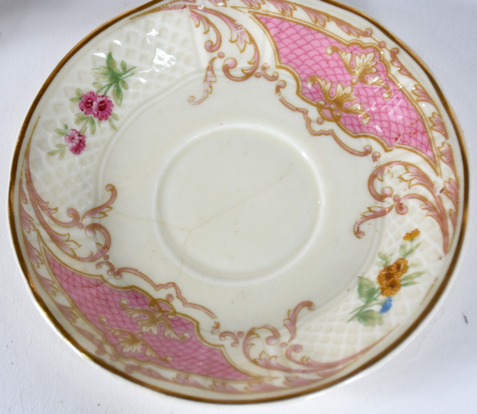 Diversas peças, sendo: Seis xícaras de porcelana francesa de Limoges... - foto 5 de 8