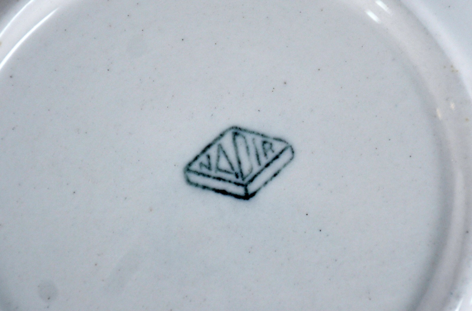 Diversas peças, sendo: Seis xícaras de porcelana francesa de Limoges... - foto 8 de 8