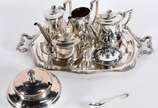 Baixela de chá e café de metal prateado Fracala... - Baixela de chá e café de metal prateado Fracalanza composto de: Dois bules, leiteira, açucareiro, manteigueira (sem o vidro) e bandeja. Total de...