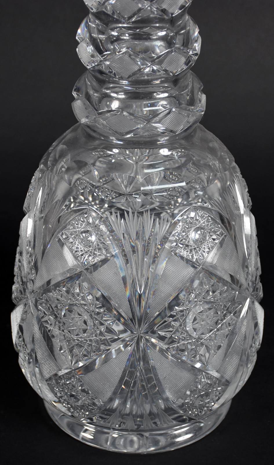 Grande garrafa de cristal tcheco lapidado. - foto 2 de 3