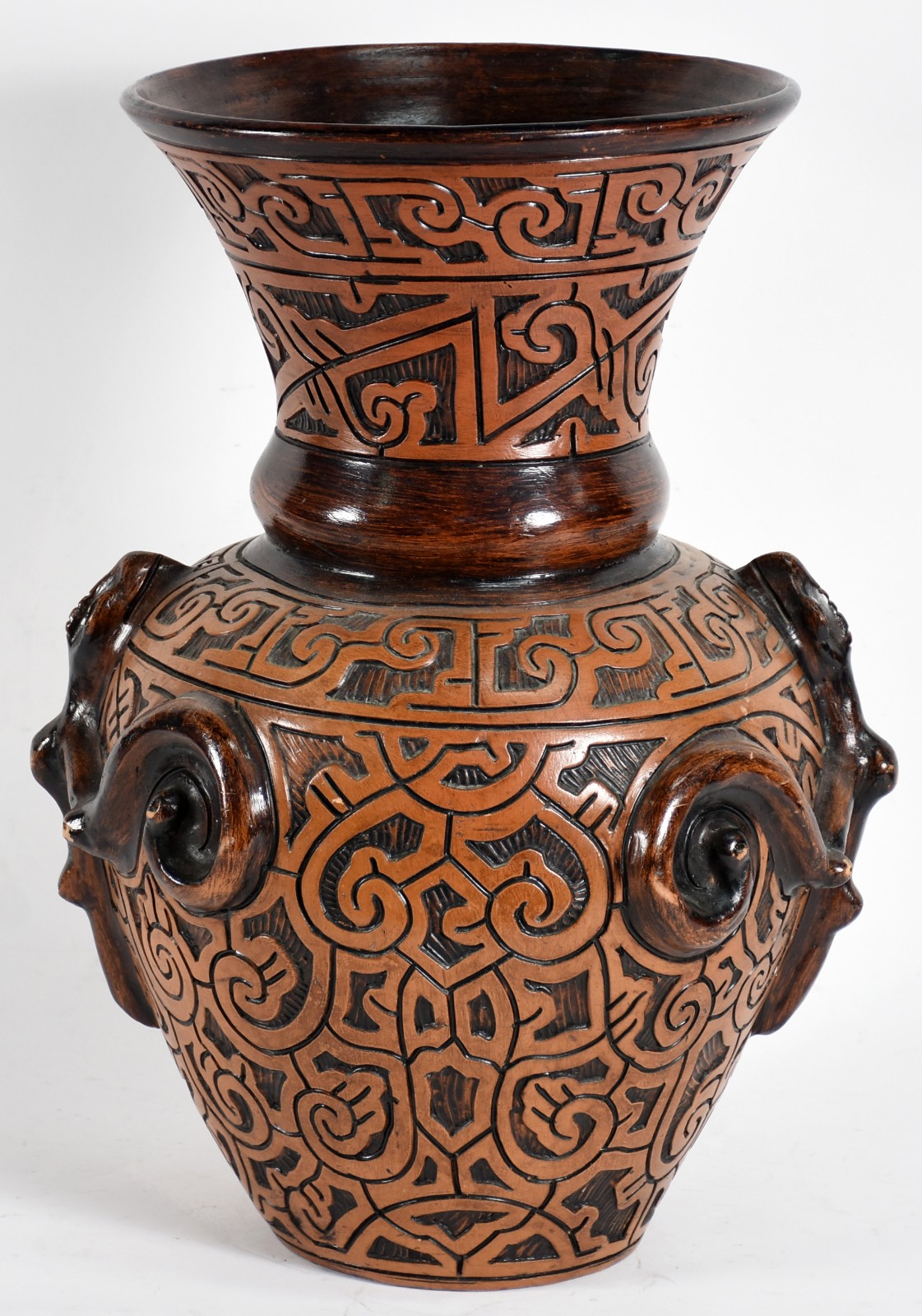 Vaso de cerâmica Marajoara feito artesanalmente na Ilha de Marajó... - foto 1 de 6