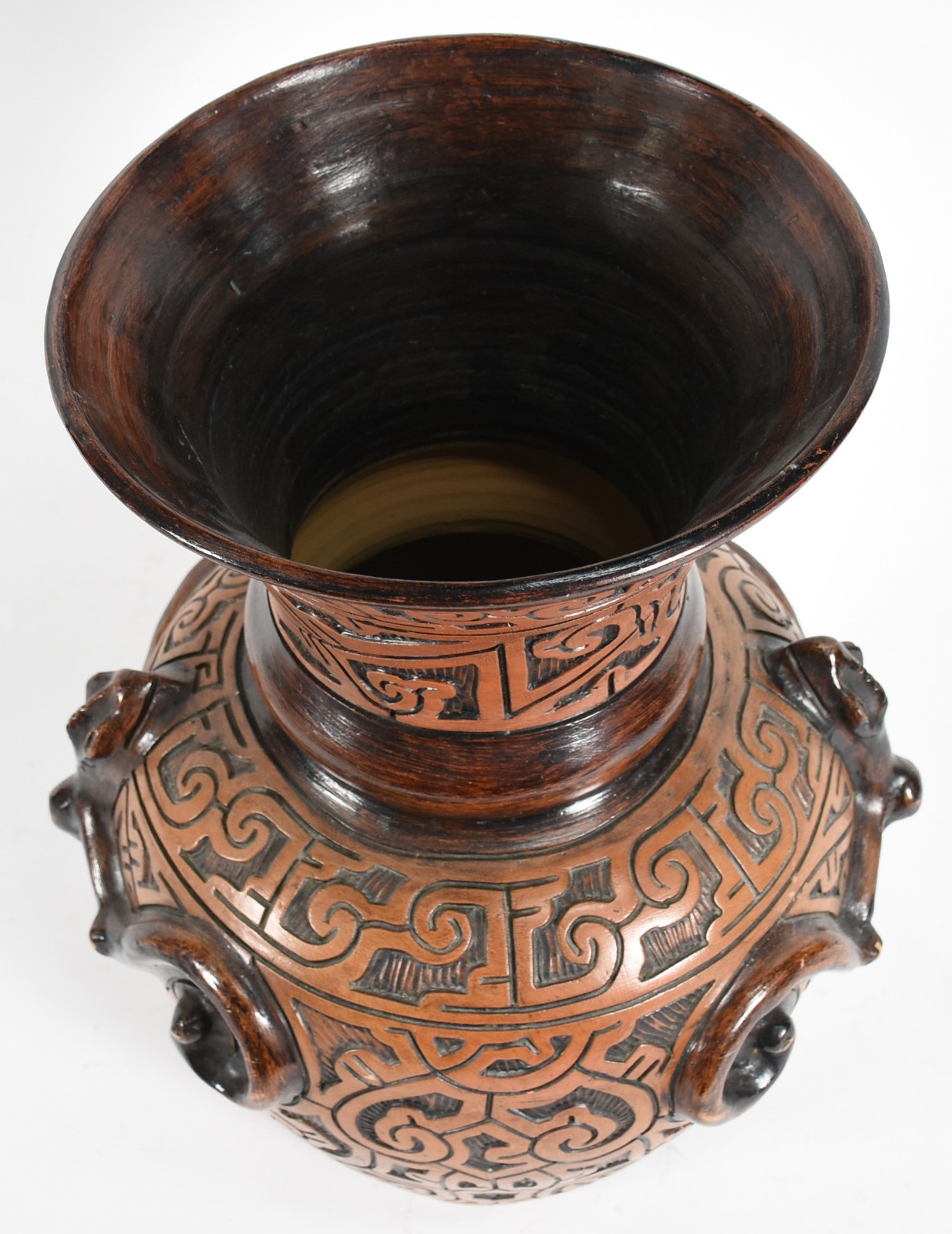 Vaso de cerâmica Marajoara feito artesanalmente na Ilha de Marajó... - foto 3 de 6