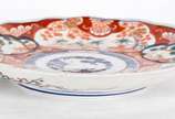 Porcelana Imari (1653),  - Prato de porcelana japonesa Imari (com bicados).