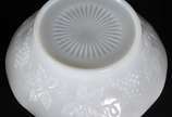 Poncheira de milkglass com bowl grande, outro m... - Poncheira de milkglass com bowl grande, outro menor e 12 canecas. Total 14 peças