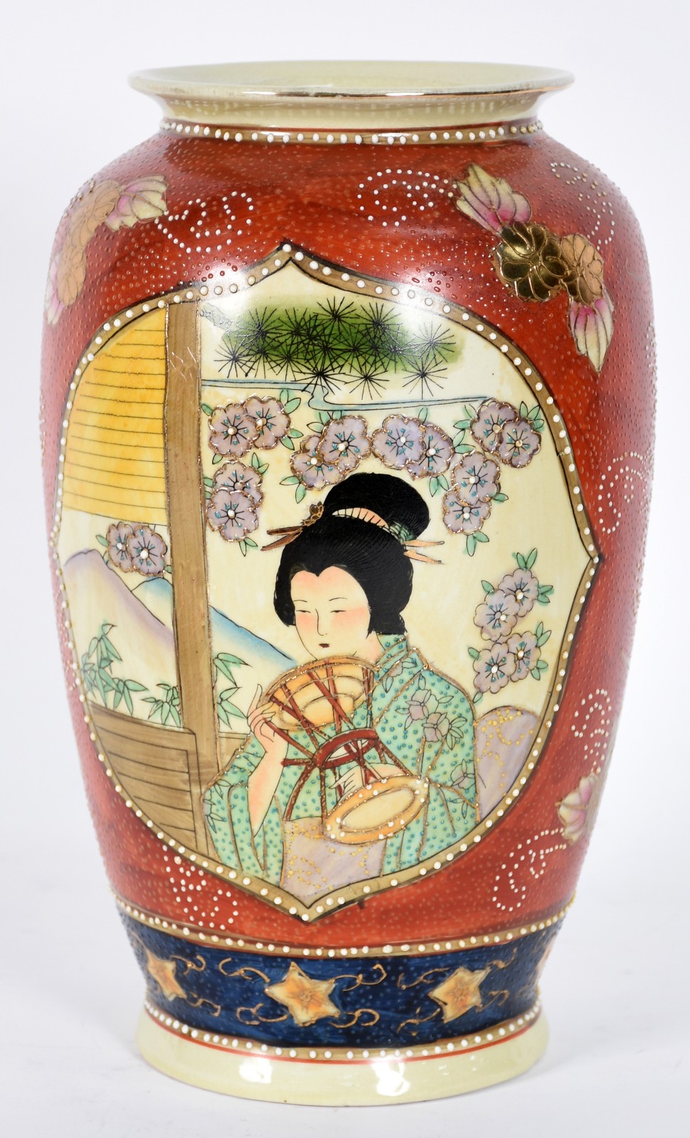 Vaso de porcelana oriental ao gosto Satzuma com base de madeira. - foto 1 de 6