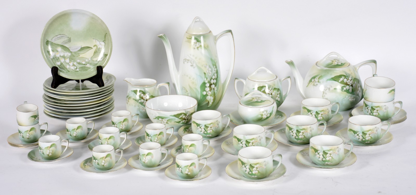 Serviço de chá e café de porcelana alemã, decoração floral em tons de... - foto 1 de 5