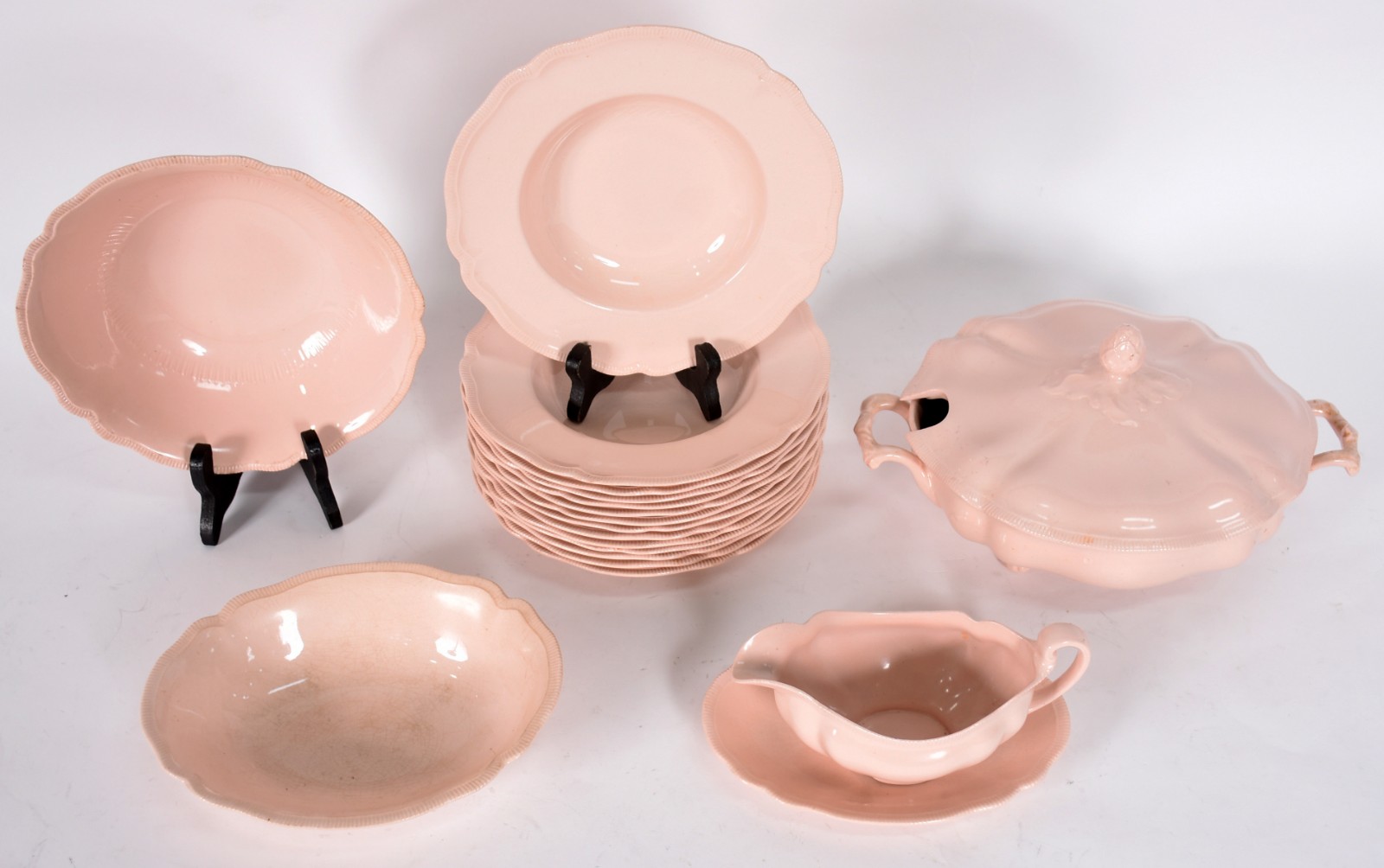 Aparelho de jantar de porcelana inglesa na cor rosa composto de... - foto 2 de 4