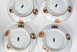 Diversas peças, sendo: Aparelho de porcelana or... - Diversas peças, sendo: Aparelho de porcelana oriental para chá composto de: bule, leiteira, açucareiro e quatro xícaras com pires; conjunto de s...