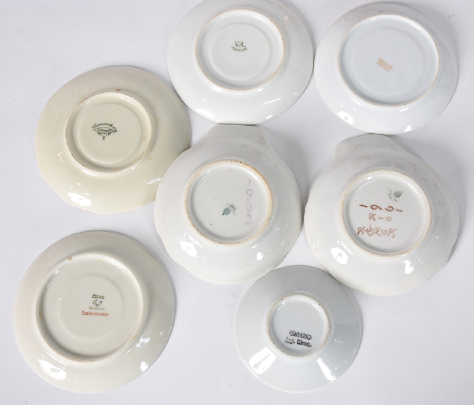 Lote com 30 peças de porcelana de diversas procedências, sendo 19... - foto 6 de 10