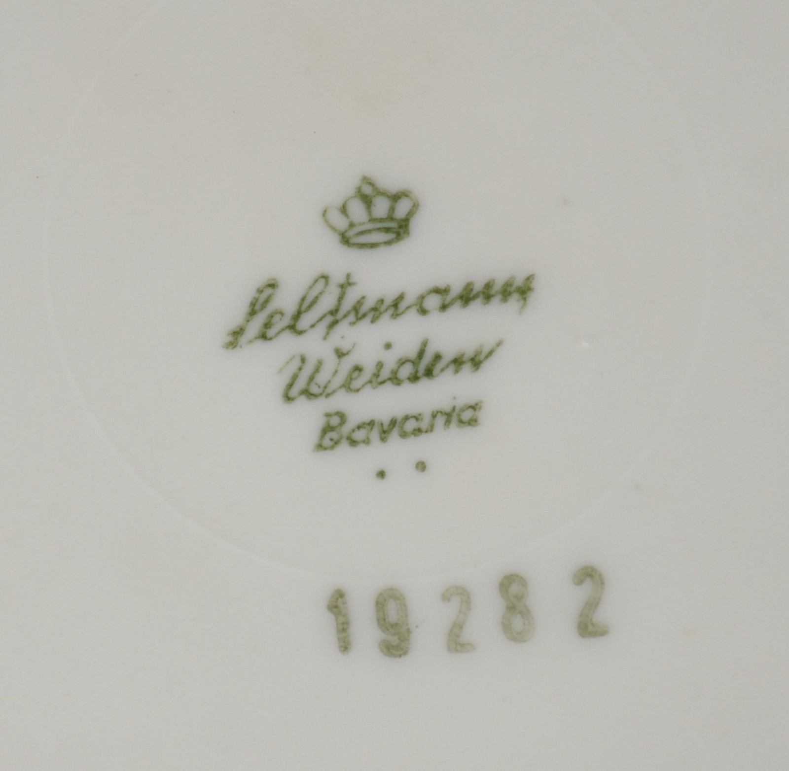 Lote com 30 peças de porcelana de diversas procedências, sendo 19... - foto 9 de 10