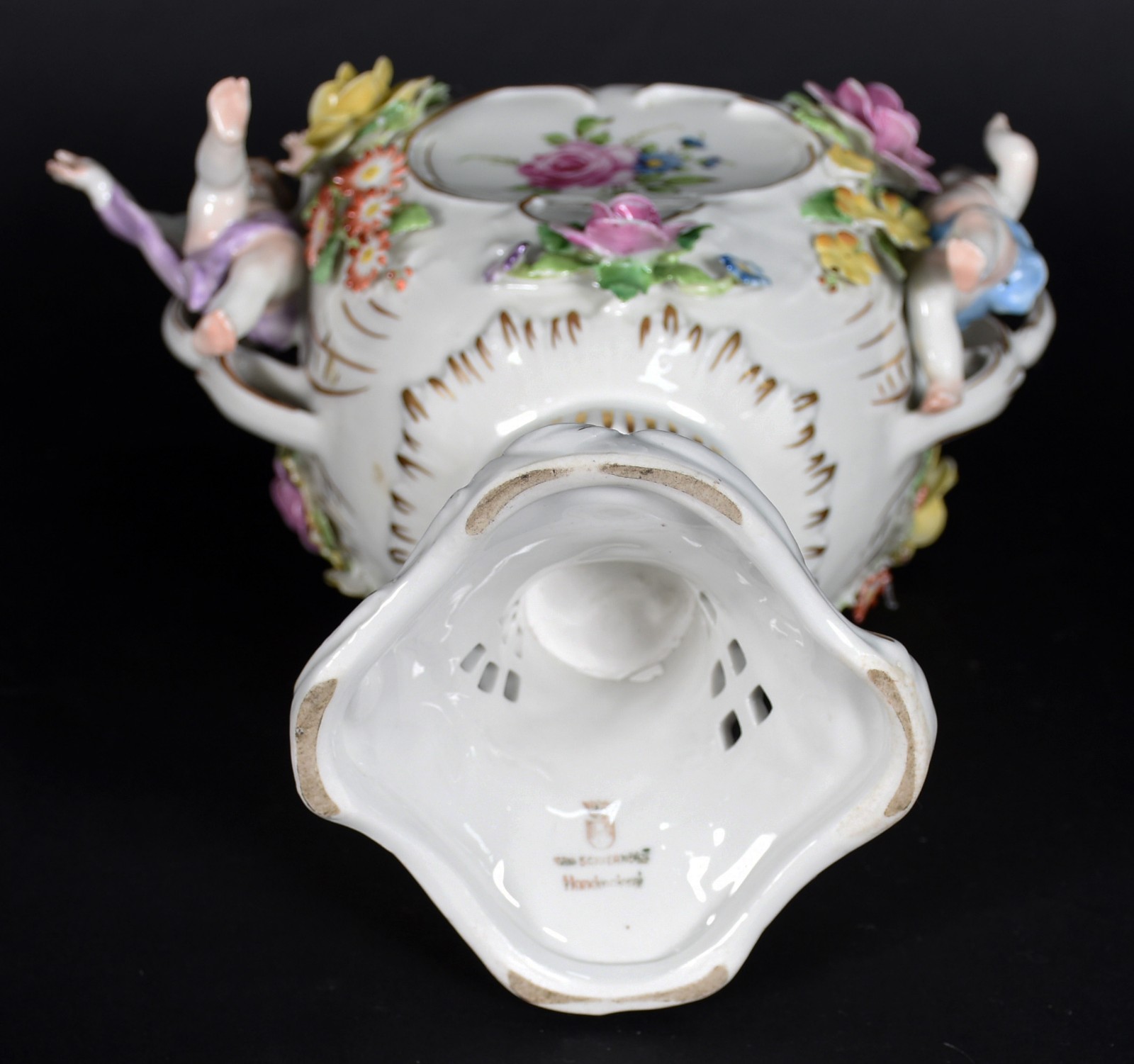 Diversas peças de porcelana europeia policromada sendo: ânfora alemã... - foto 9 de 10