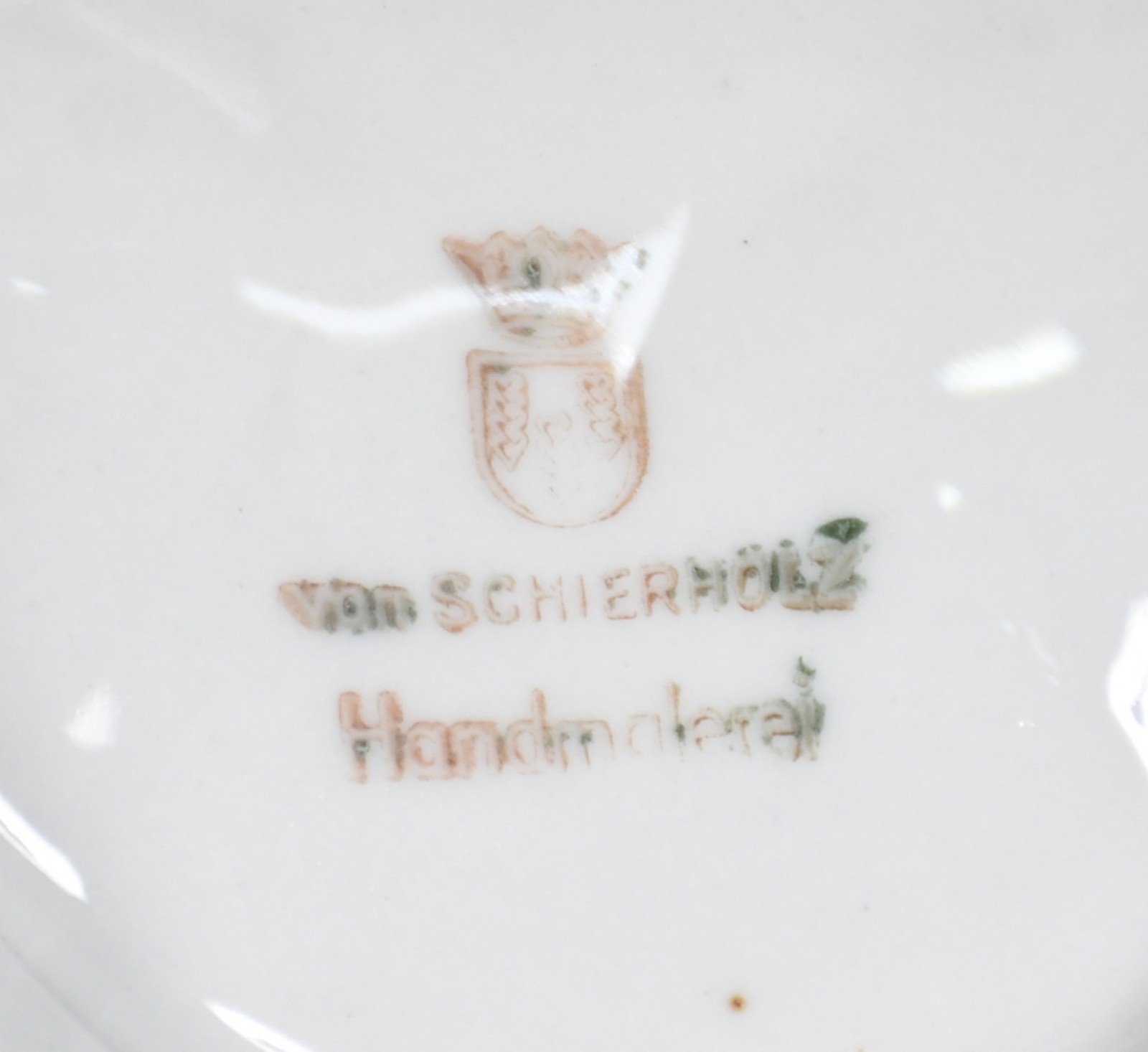 Diversas peças de porcelana europeia policromada sendo: ânfora alemã... - foto 10 de 10