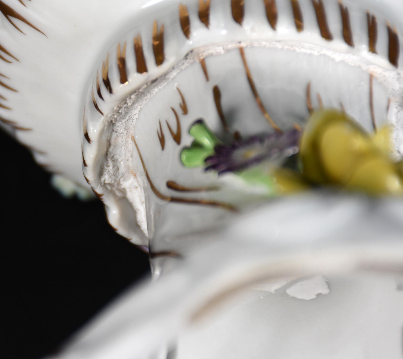 Diversas peças de porcelana europeia policromada sendo: ânfora alemã... - foto 1 de 10