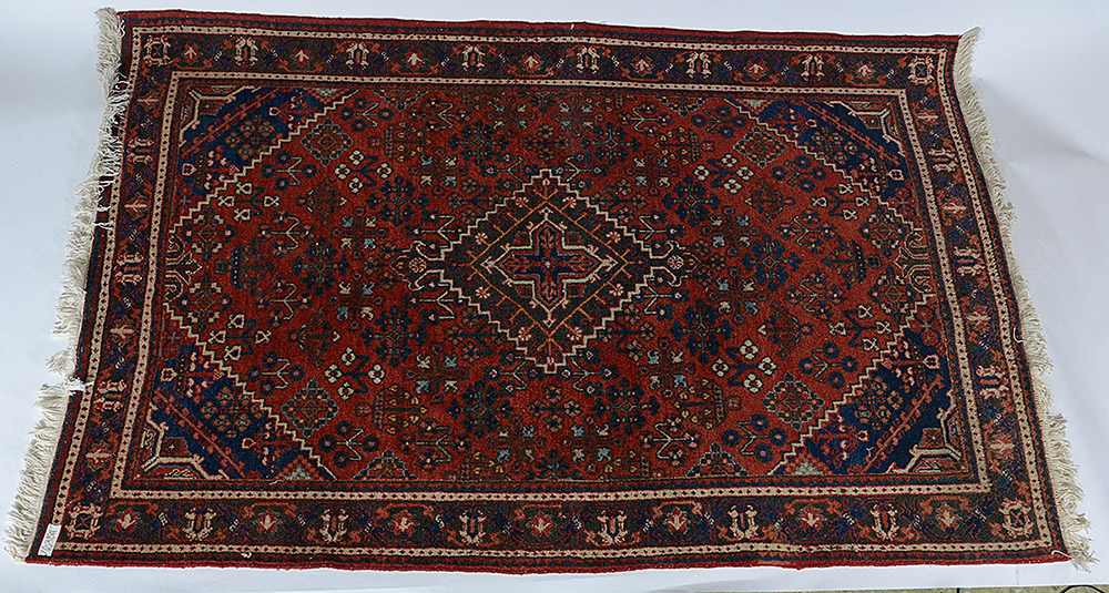 Tapete Afshar. Medidas 2,05 x 1,31 m.