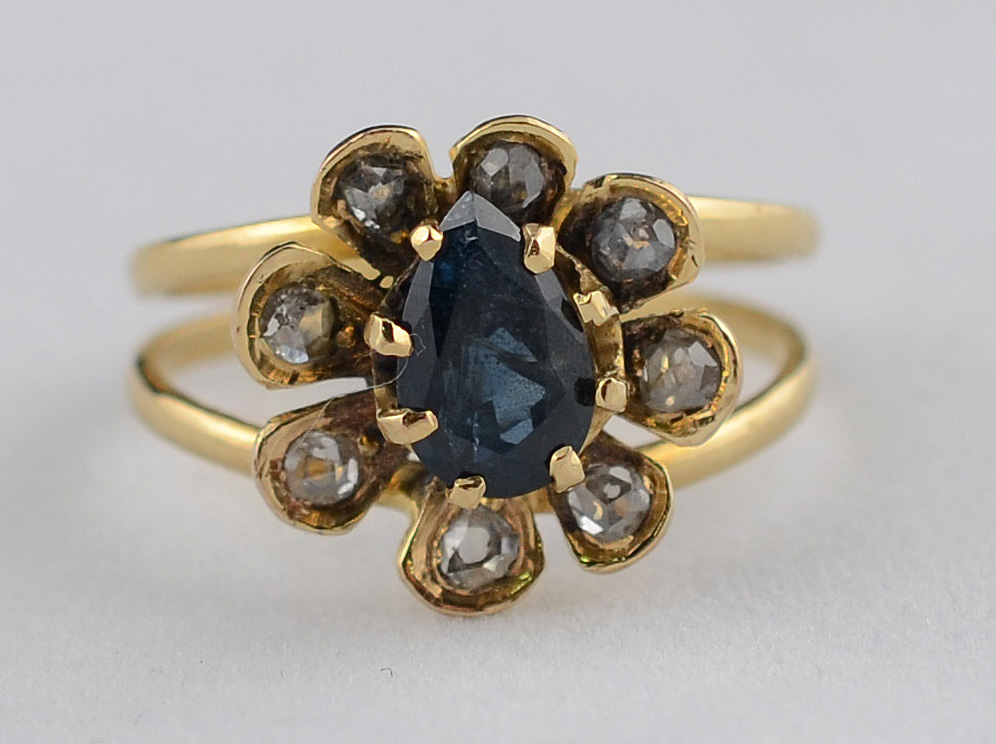 Anel de ouro 18 k com safira azul gota, cercada de brilhantes - 3,6 g... - foto 2 de 2