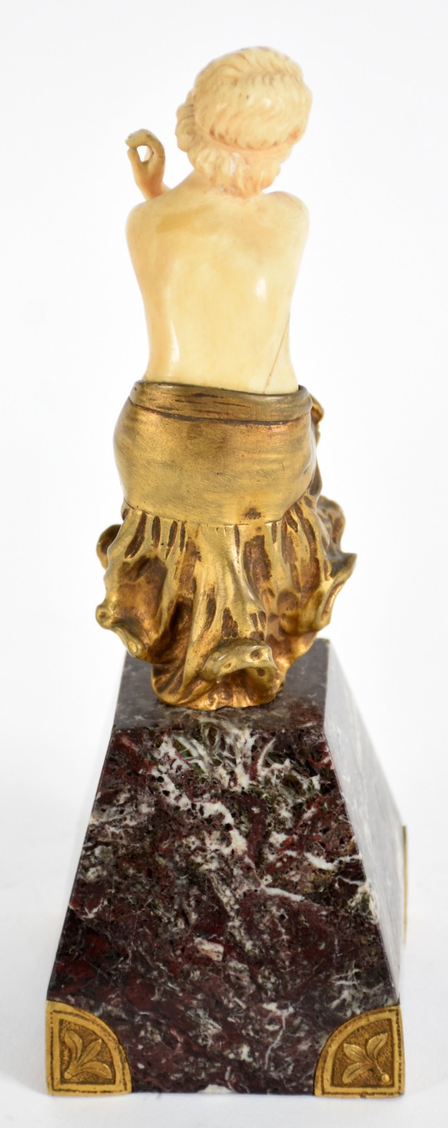 Estatueta de bronze e marfim representando figura feminina sobre... - foto 4 de 5