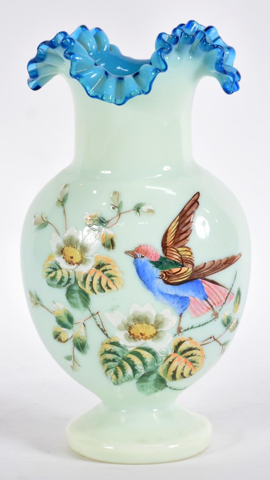Vaso de opalina na cor azul, borda feitio babado e pássaros e flores... - foto 1 de 4