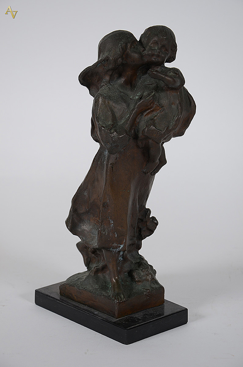 Estatueta de bronze assinada medindo 34 cm de altura. - foto 1 de 4