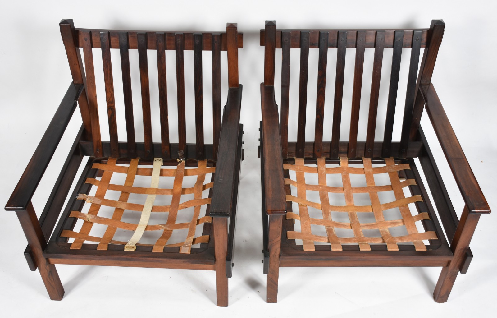 Conjunto de sofá e par de poltronas de jacarandá, encostos com réguas... - foto 5 de 9