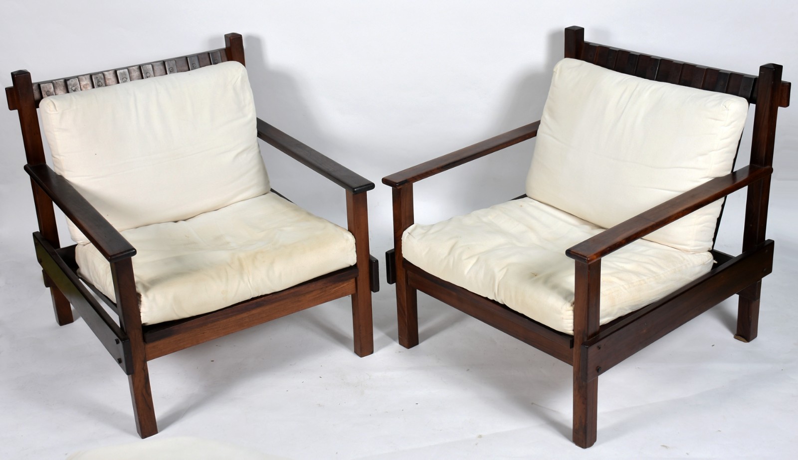 Conjunto de sofá e par de poltronas de jacarandá, encostos com réguas... - foto 6 de 9