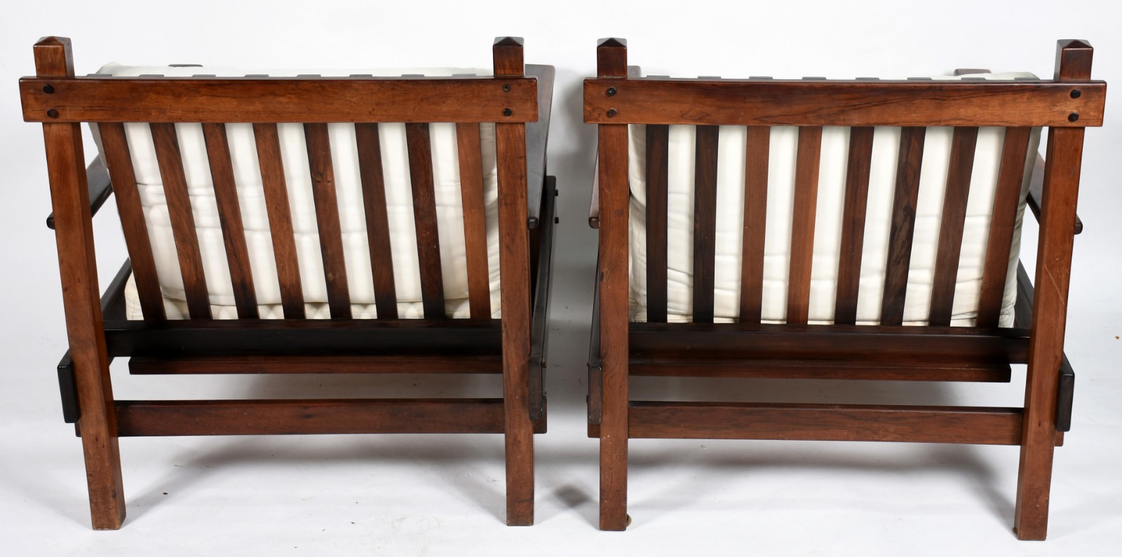 Conjunto de sofá e par de poltronas de jacarandá, encostos com réguas... - foto 9 de 9