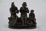 Grupo escultórico de bronze representando Sapat... - Grupo escultórico de bronze representando Sapateiro, assinado. Base med. 22 x 13 - Altura 20 cm.