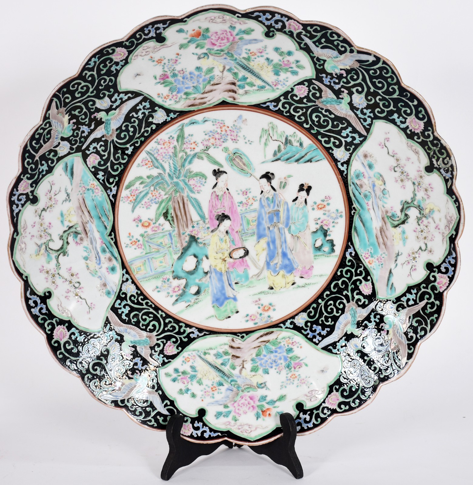 Grande medalhão de porcelana oriental. - foto 1 de 3