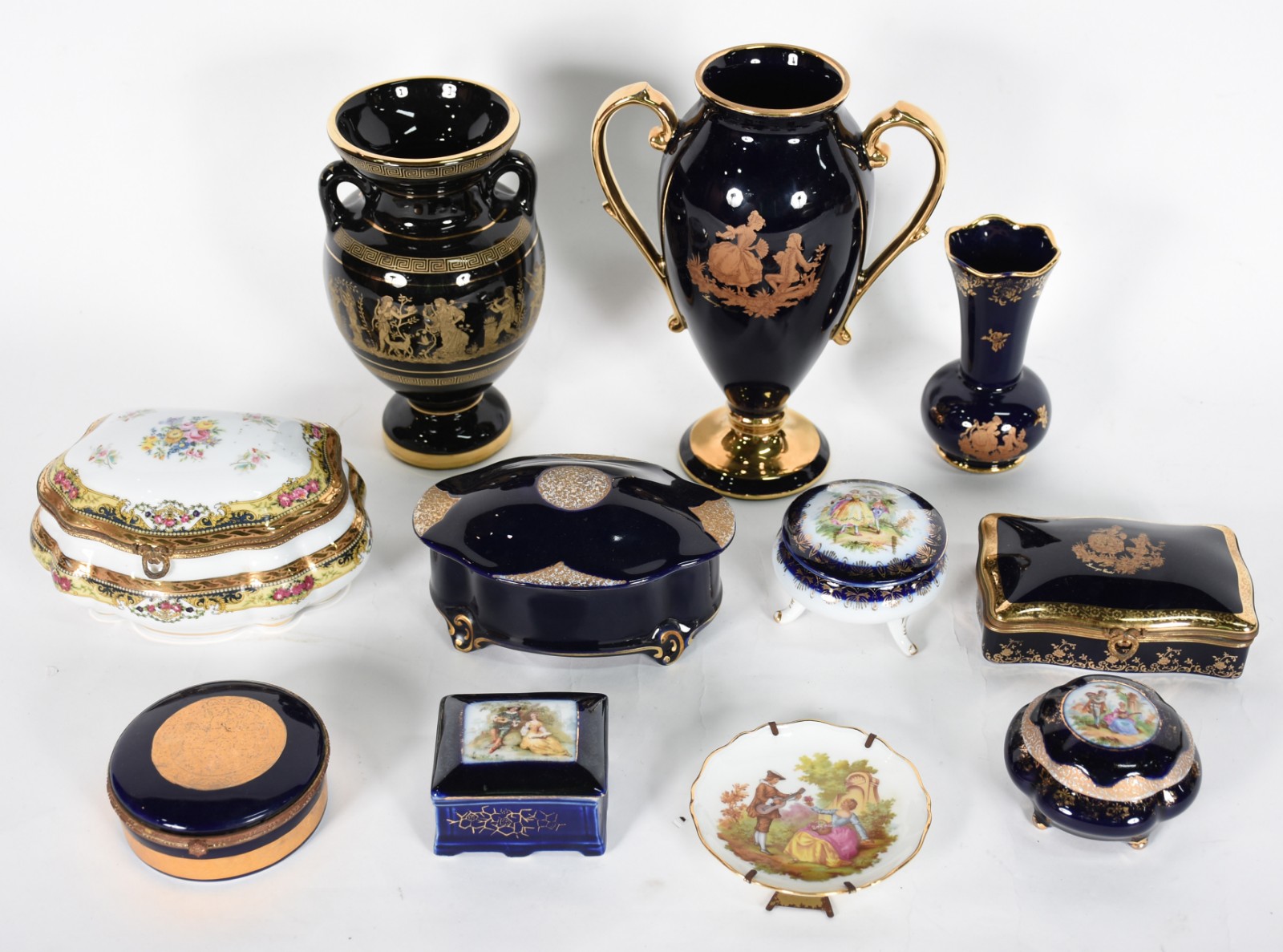 Diversas peças de porcelana LIMOGES, sendo três vasos , três... - foto 2 de 10