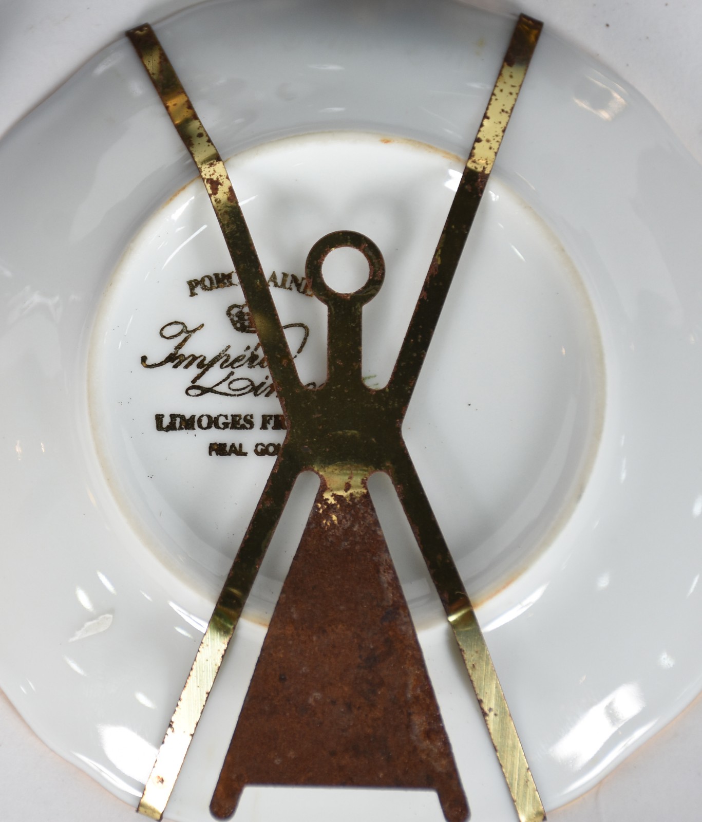 Diversas peças de porcelana LIMOGES, sendo três vasos , três... - foto 8 de 10