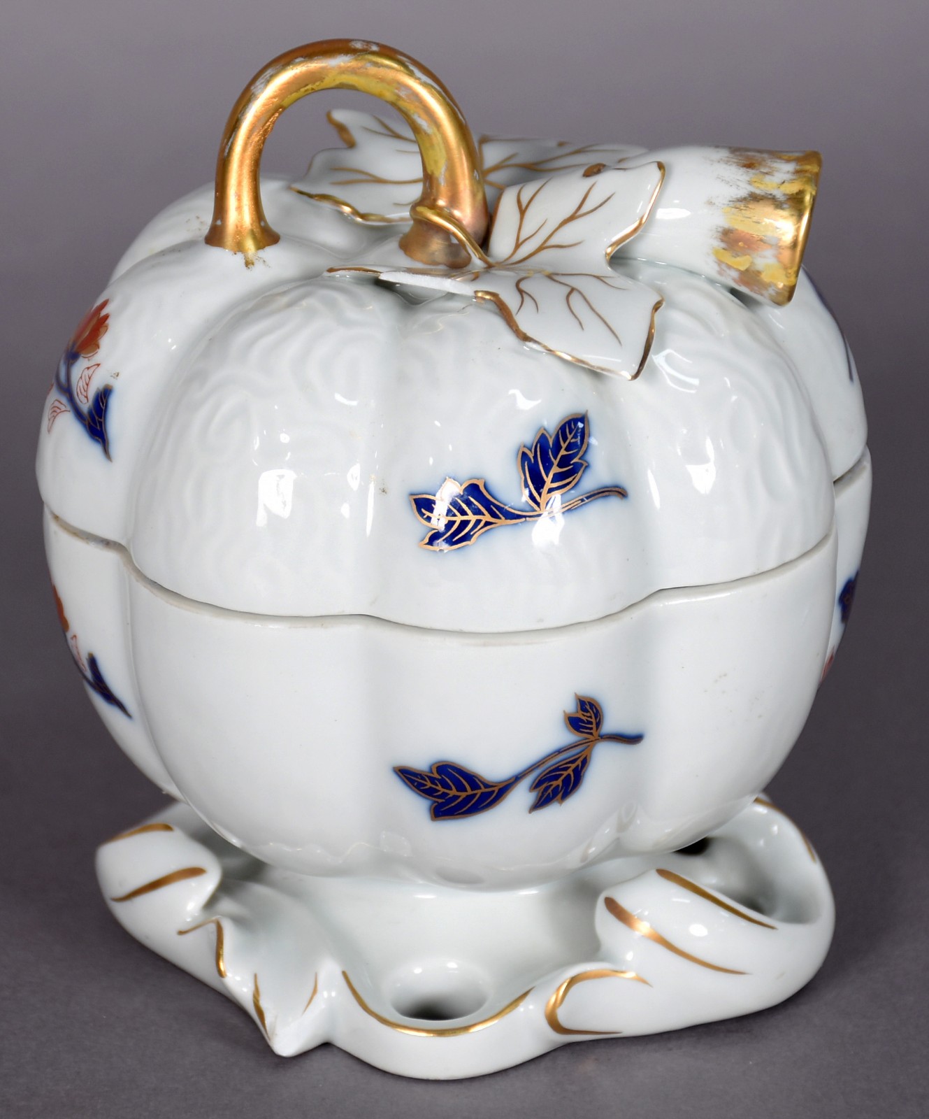 Bomboniere de porcelana Vista Alegre feitio maçã (pequeno restauro na... - foto 1 de 6