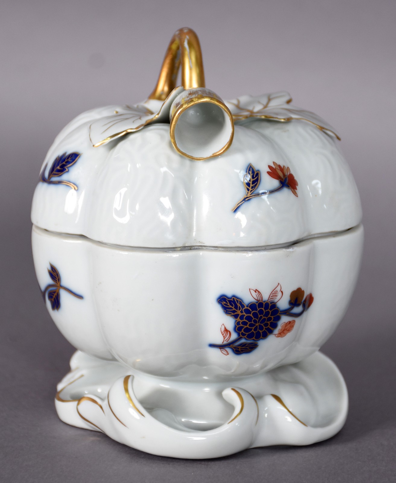 Bomboniere de porcelana Vista Alegre feitio maçã (pequeno restauro na... - foto 3 de 6