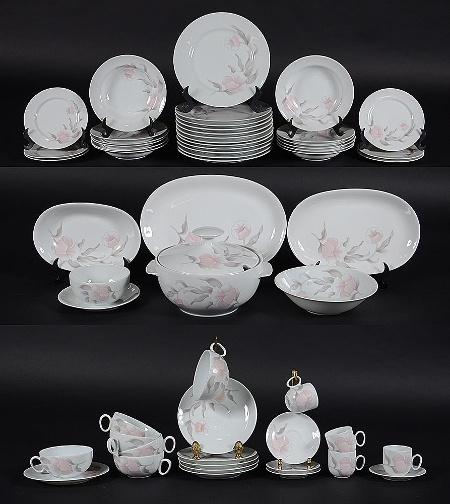 Serviço de jantar de porcelana RENNER decoração floral, composto de...