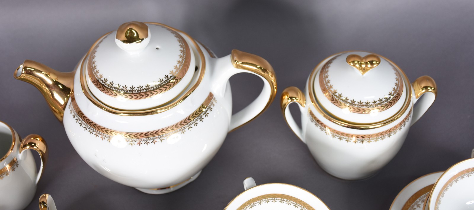 Aparelho de chá e café de porcelana francesa de LIMOGES, composto por... - foto 3 de 5