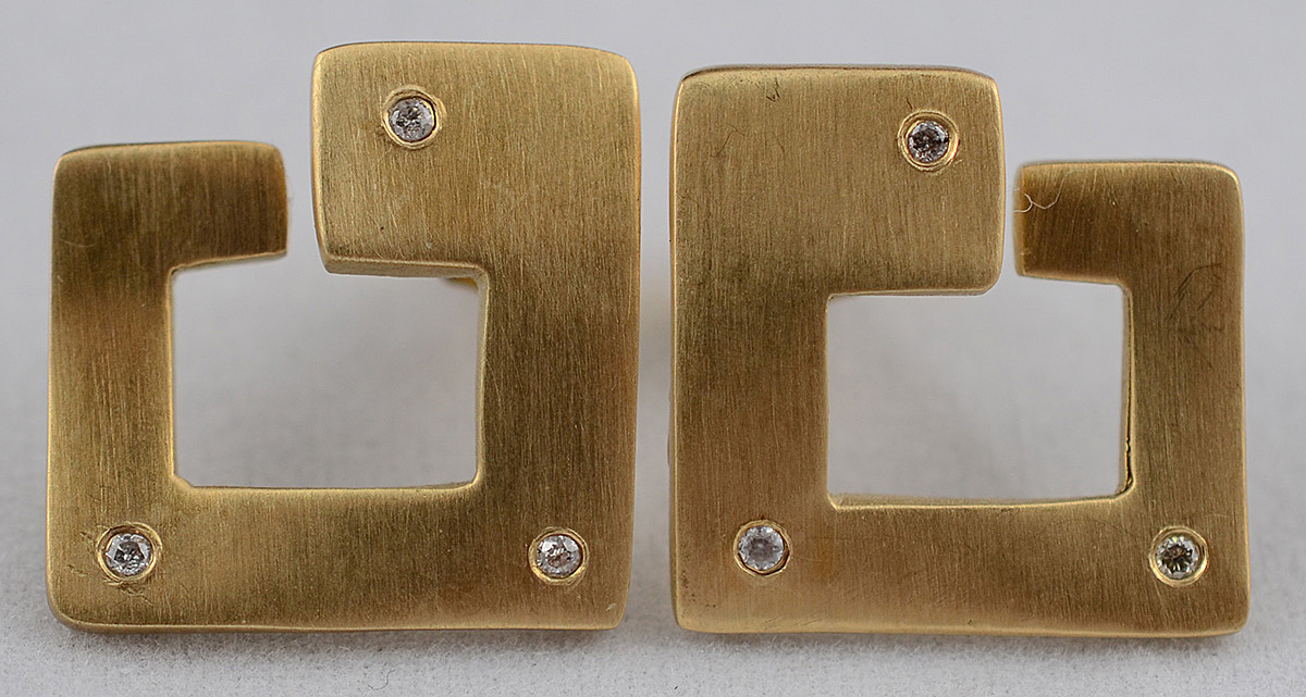 Par de brincos em ouro 18 k e brilhantes - 5,4 g