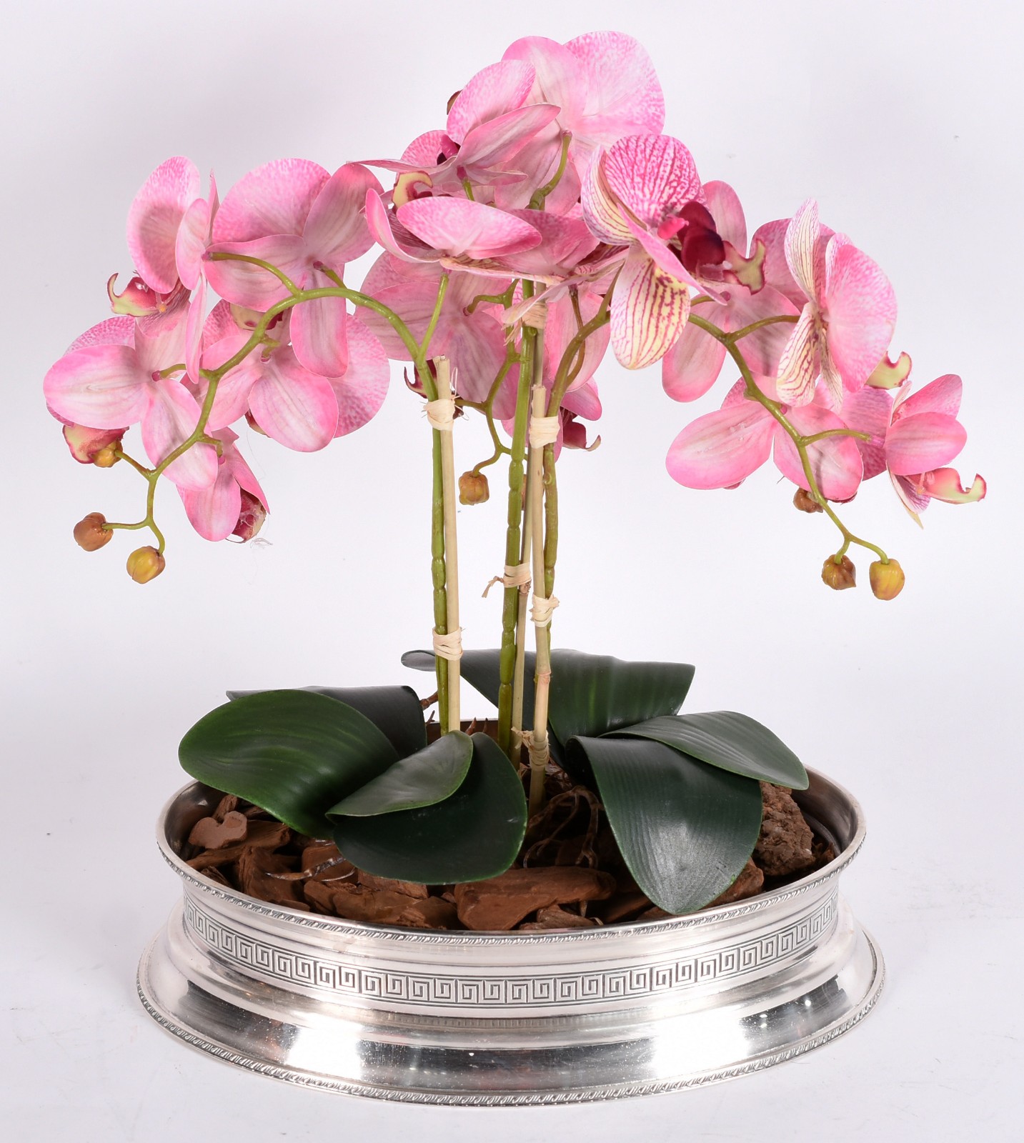 Cachepot com banho de prata com composição de orquídeas permanentes. - foto 2 de 5