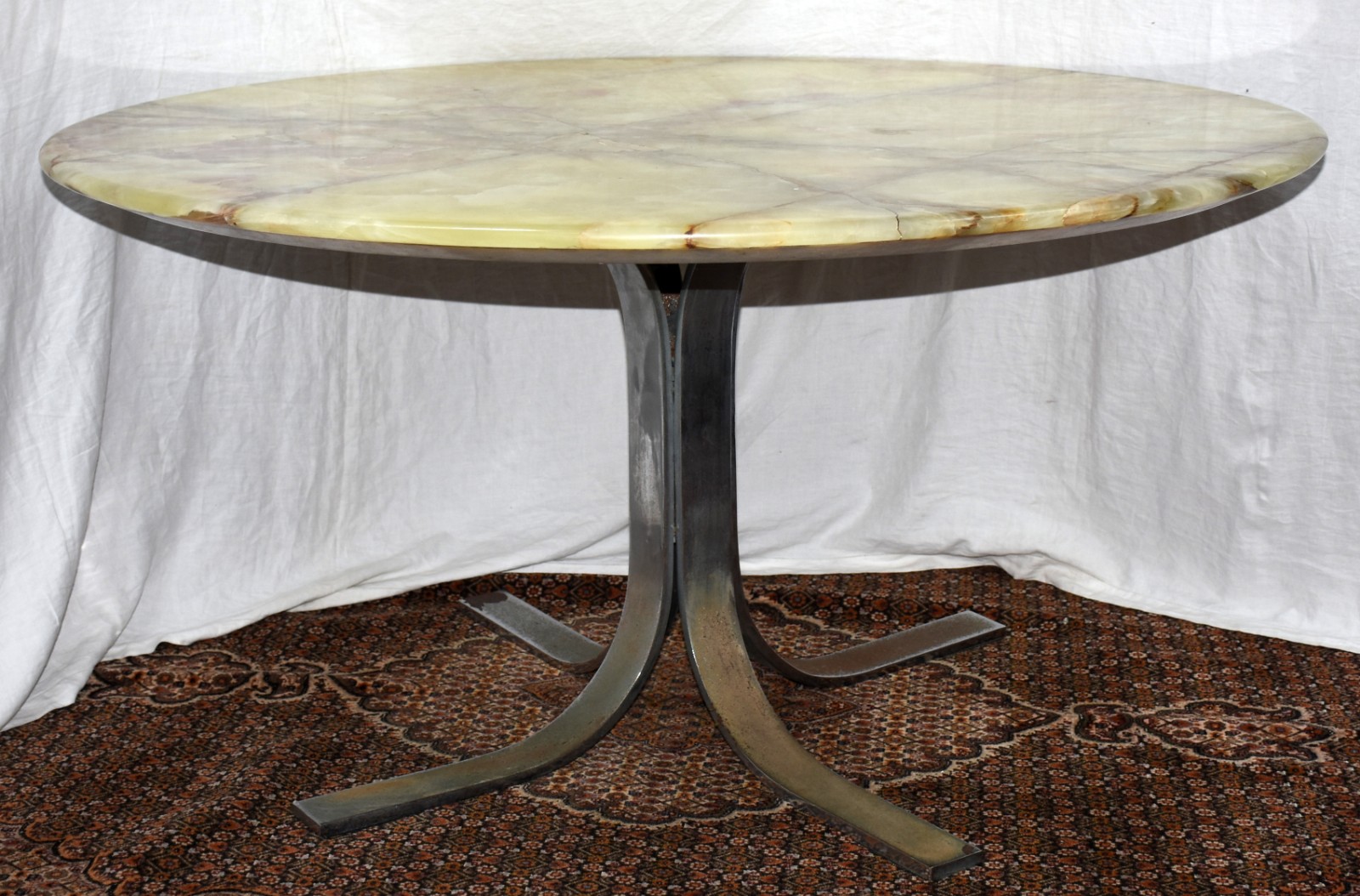 Conjunto de Mesa redonda com tampo de ônix e base de metal (oxidado)... - foto 6 de 11