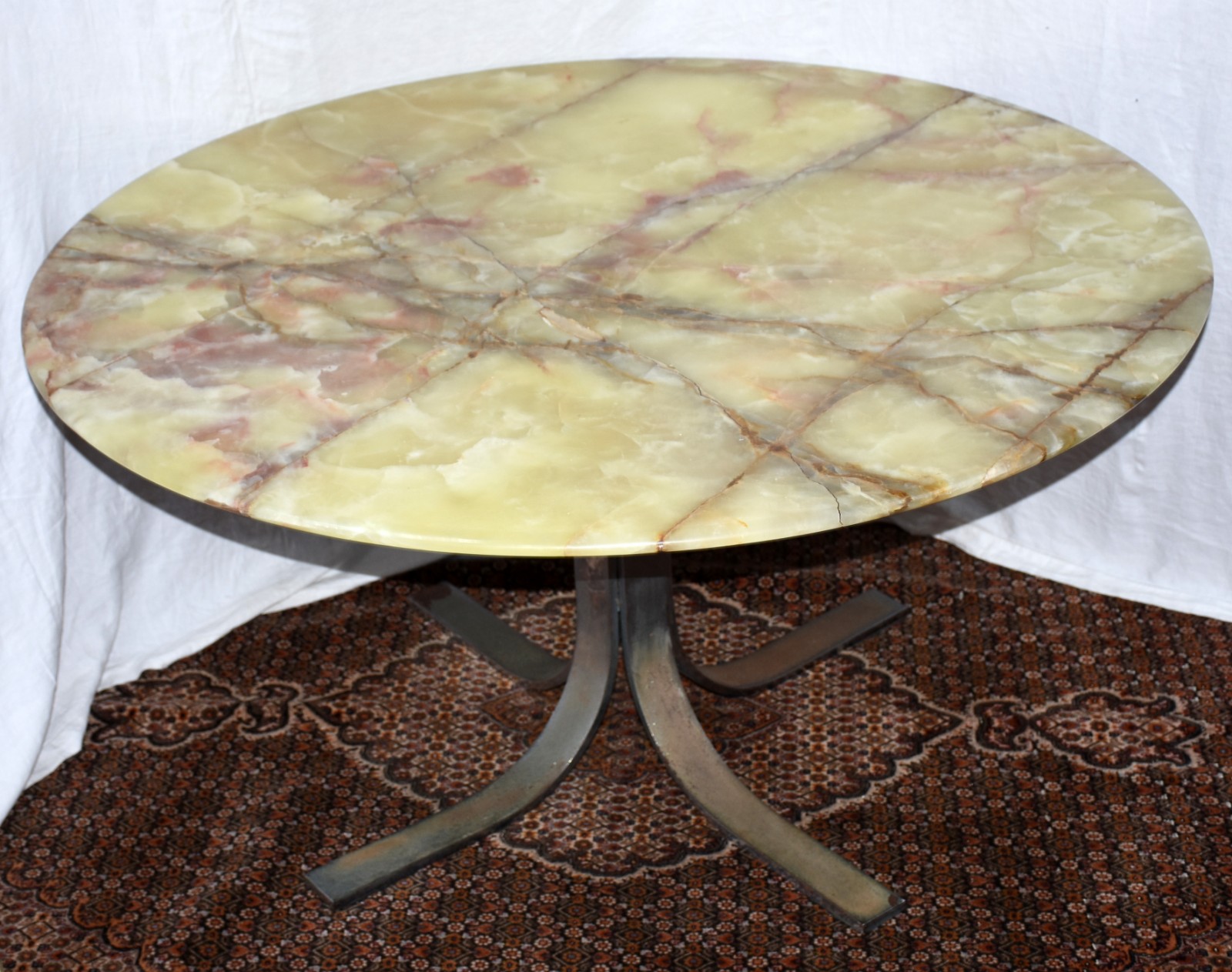 Conjunto de Mesa redonda com tampo de ônix e base de metal (oxidado)... - foto 7 de 11