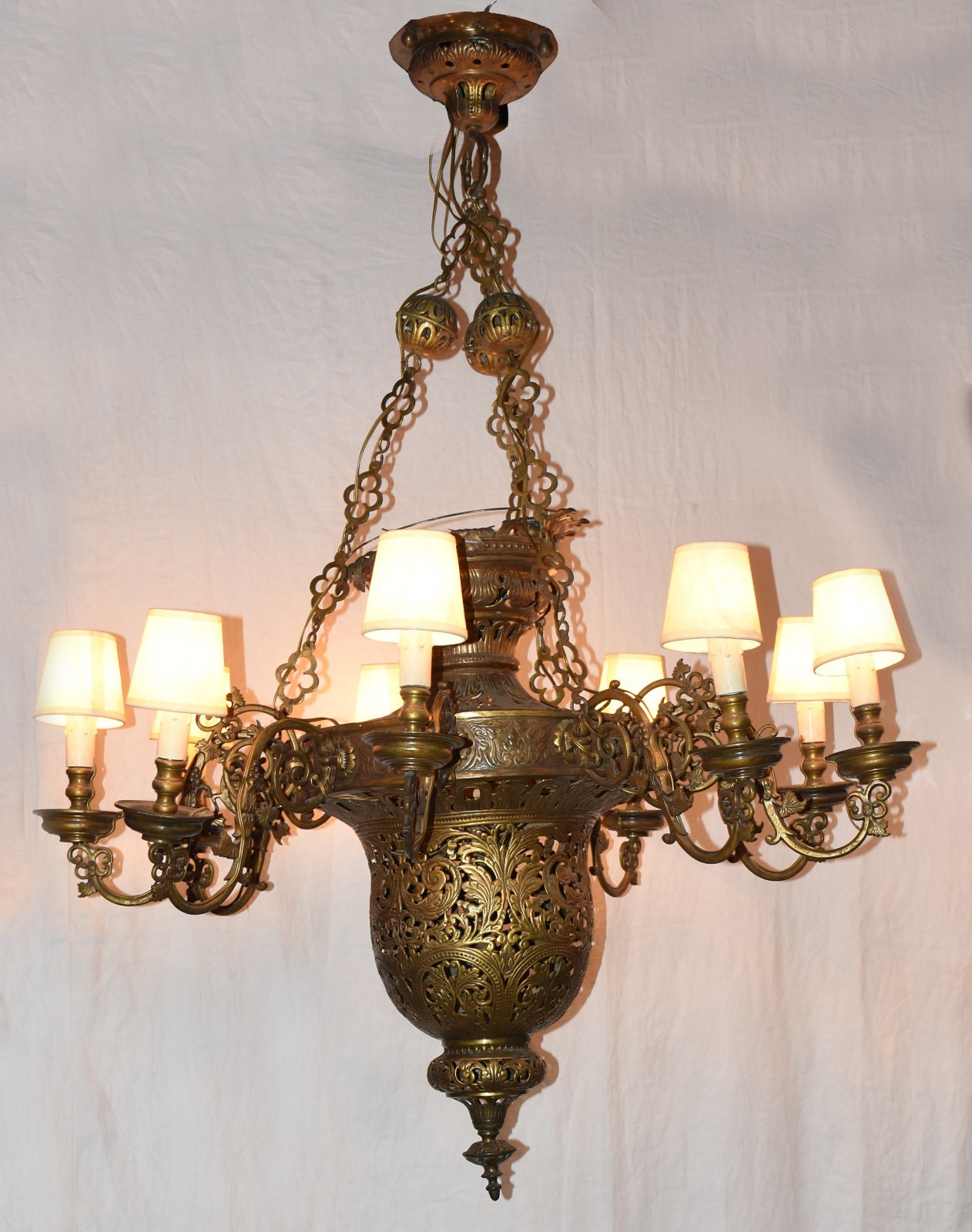 Grande lustre de bronze para nove luzes externas e duas internas... - foto 1 de 3