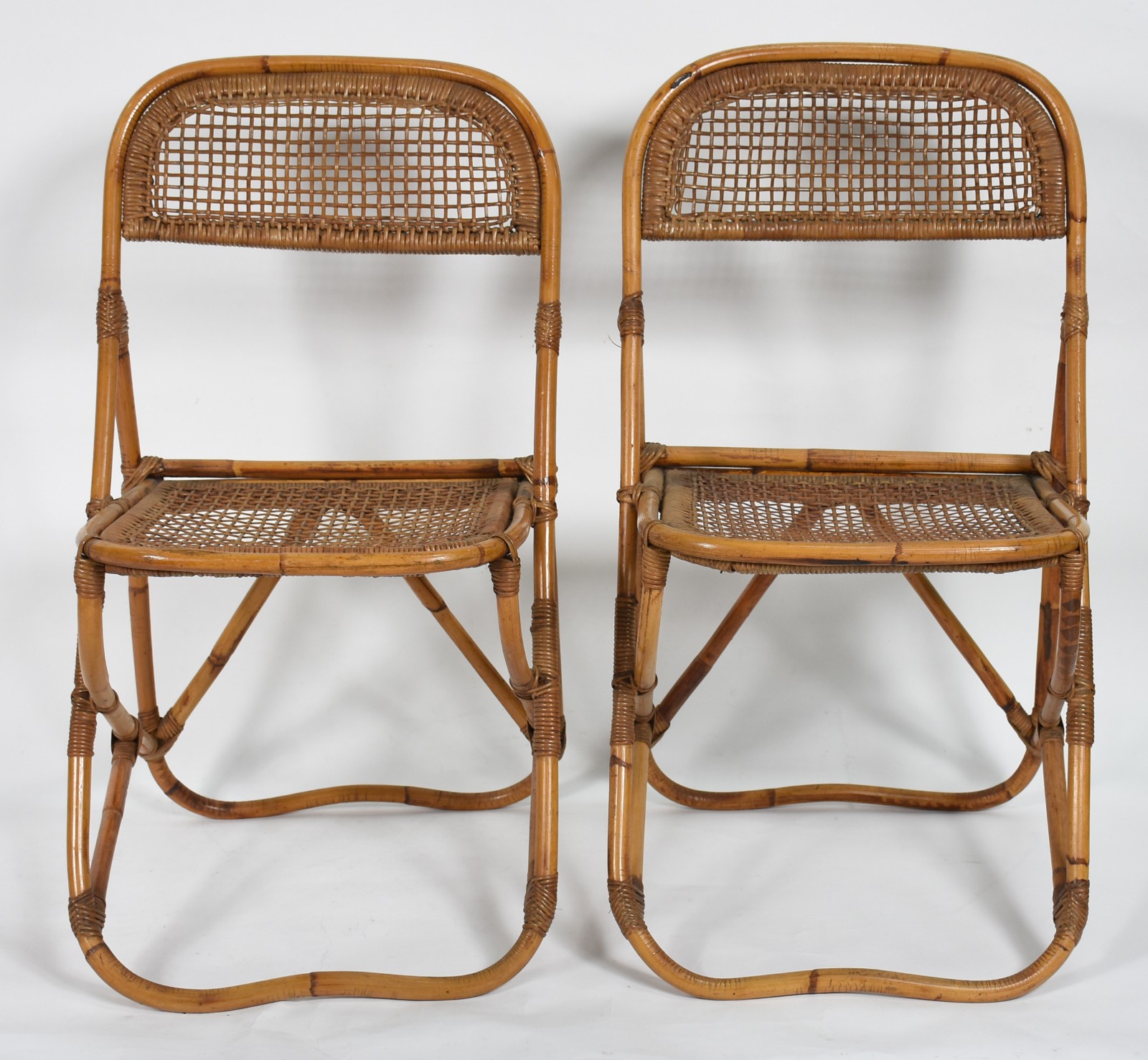 Par de cadeiras de rattan com palhinha. - foto 3 de 4