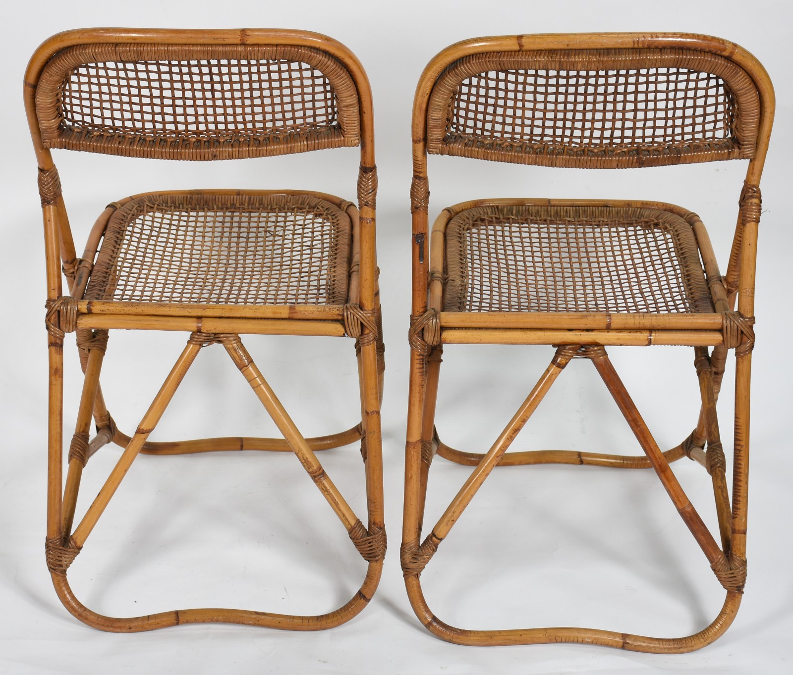 Par de cadeiras de rattan com palhinha. - foto 4 de 4