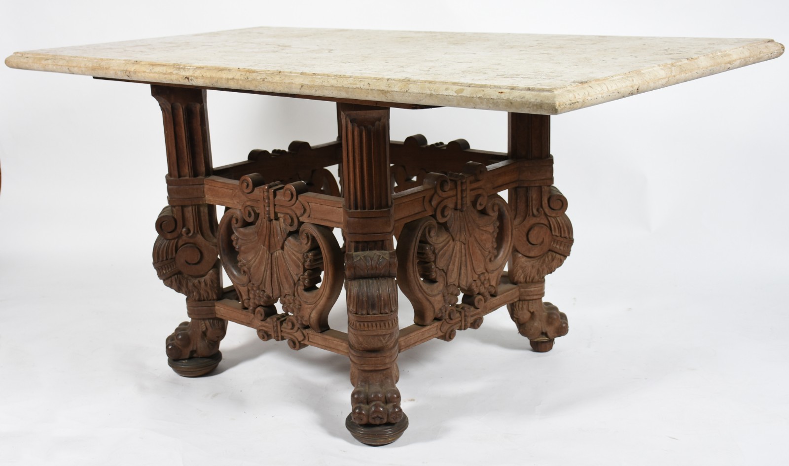 Mesa de madeira nobre com pé em florões ricamente entalhados... - foto 3 de 6