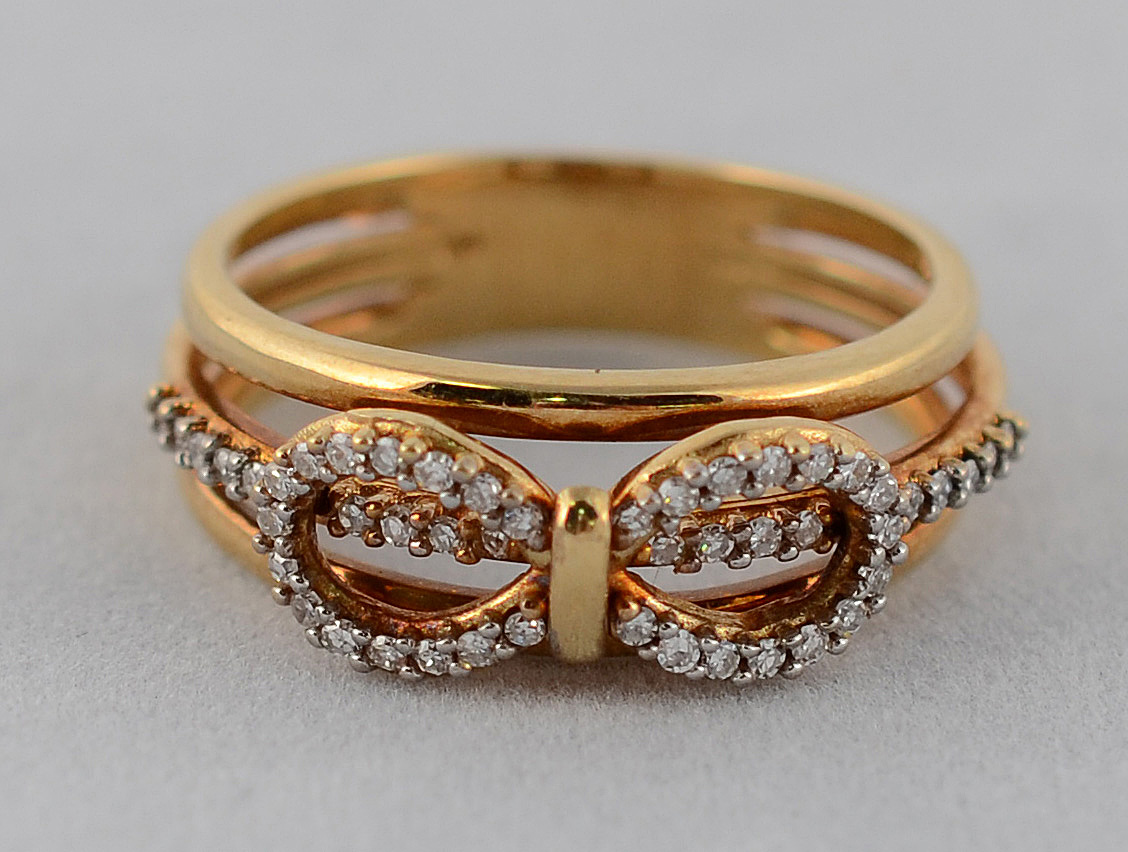 Anel de ouro 18 k com laço de brilhantes - 5,4 g - Aro 17 - foto 1 de 2